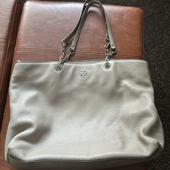 TORY BURCH Frida Pebbled Bag - Picture 3 of 6